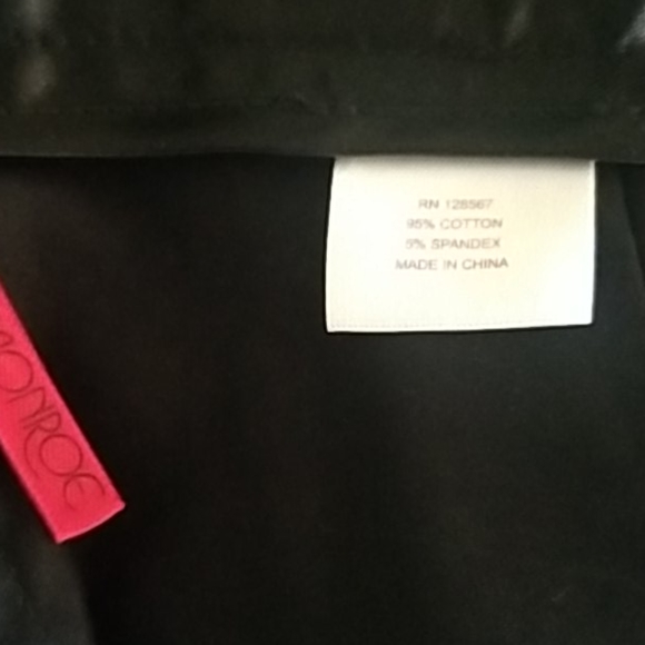 Marilyn Monroe Bermuda shorts with pleats - Picture 6 of 6